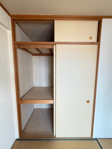 グランアッシュ上小阪の和室|和室の押入はたっぷり収納していただけます♪