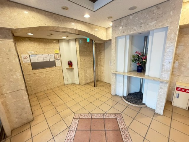 グランアッシュ上小阪のエントランス
