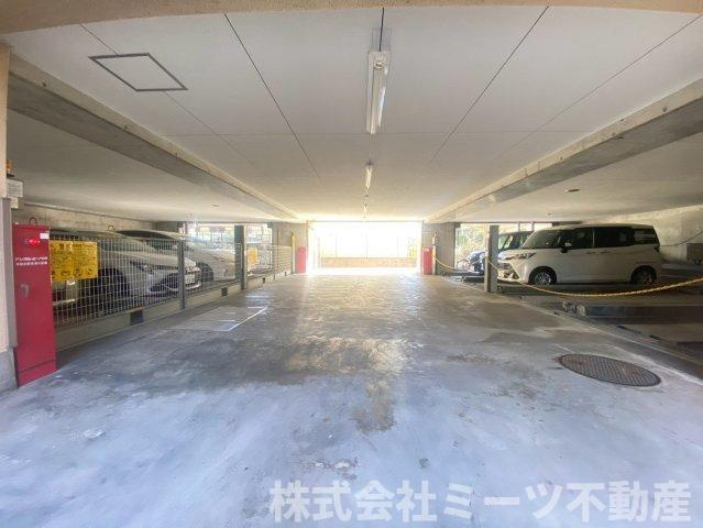 グランアッシュ上小阪の駐車場