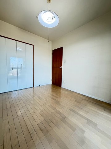 グランアッシュ上小阪の洋室
