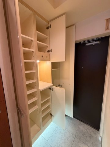 グランアッシュ上小阪の玄関