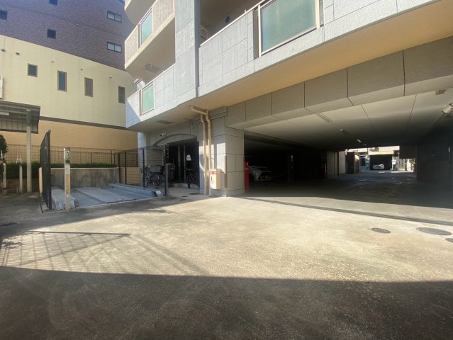 グランアッシュ上小阪の駐車場