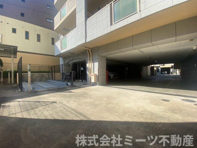 グランアッシュ上小阪の駐車場