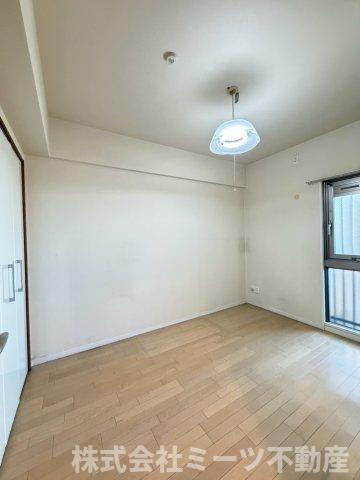 グランアッシュ上小阪の子供部屋|子供部屋にもピッタリな約5帖の洋室♪