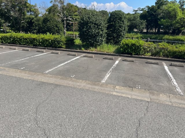 小田急サンハイツ2号棟3階の駐車場