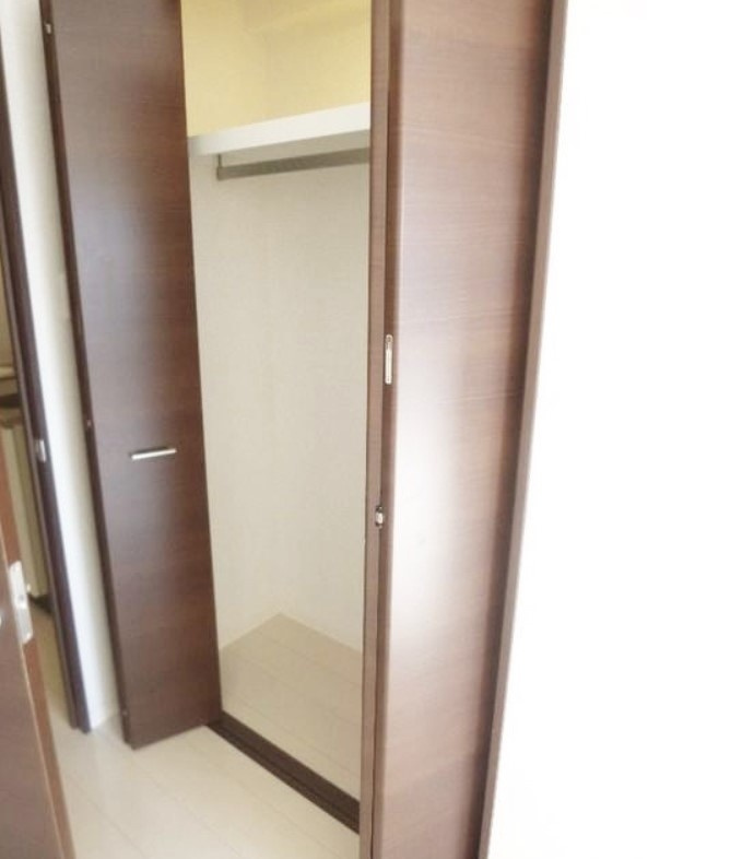 船橋市本町３丁目の賃貸マンションの玄関