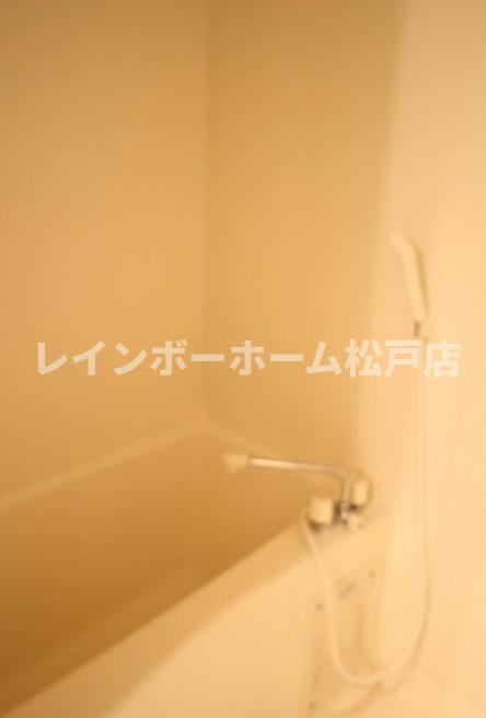 仲介手数料（賃料の1.10ヵ月）の50％OFF対象物件！の浴室|落ち着いた空間のお風呂です