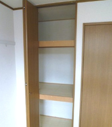 府中市四谷１丁目の賃貸マンションの収納