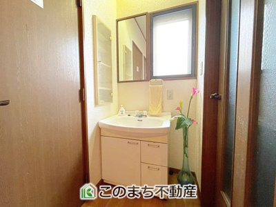 【独立洗面台】 | 小山市城山町5丁目　中古戸建 | 洗面台下にはしっかり収納スペースを確保◇洗剤や日用品も隠してすっきり綺麗に保てます♪