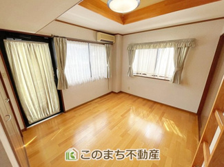 【洋室】 | 小山市城山町5丁目　中古戸建 | 2面採光で自然光がたっぷり差し込む明るい洋室♪ポカポカ心地よい空間で毎日を気持ちよく過ごせます★