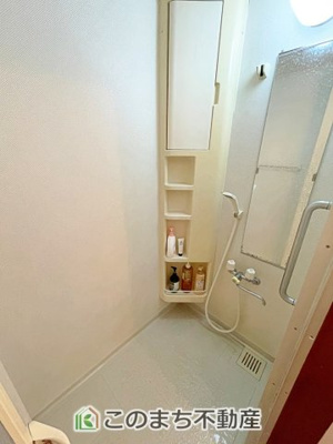 【その他】 | 小山市城山町5丁目　中古戸建 | シャンプーや小物をすっきり整理できる多段棚付き♪サッと汗を流したい時にも便利なシャワールームです★