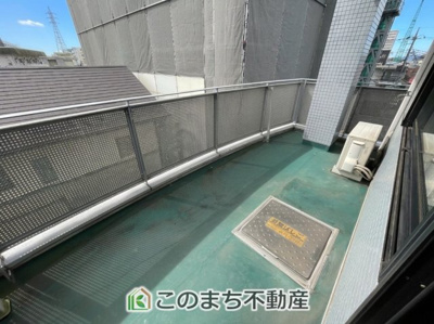【バルコニー】 | 小山市城山町5丁目　中古戸建 | 奥行きにゆとりがある広々バルコニースペース◇お布団干しはもちろんガーデニングにもぴったりです♪