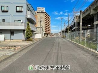 【前面道路含む現地写真】 | 小山市城山町5丁目　中古戸建 | 視界が開けたすっきりとした街並み◇見通しが良くお子様の通学やお散歩も安全に歩けます♪
