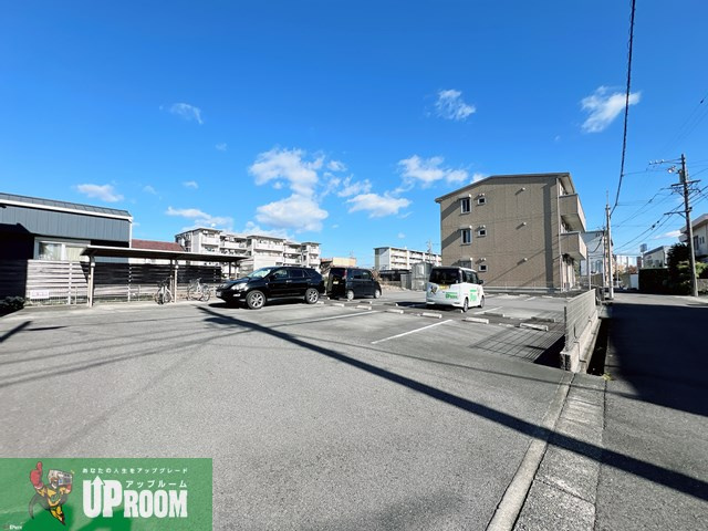 シャルマンの駐車場