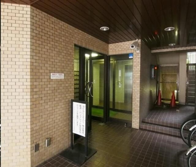 ライオンズマンション市谷薬王寺のエントランス
