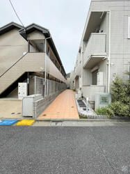 アビタシオン明大前のエントランス