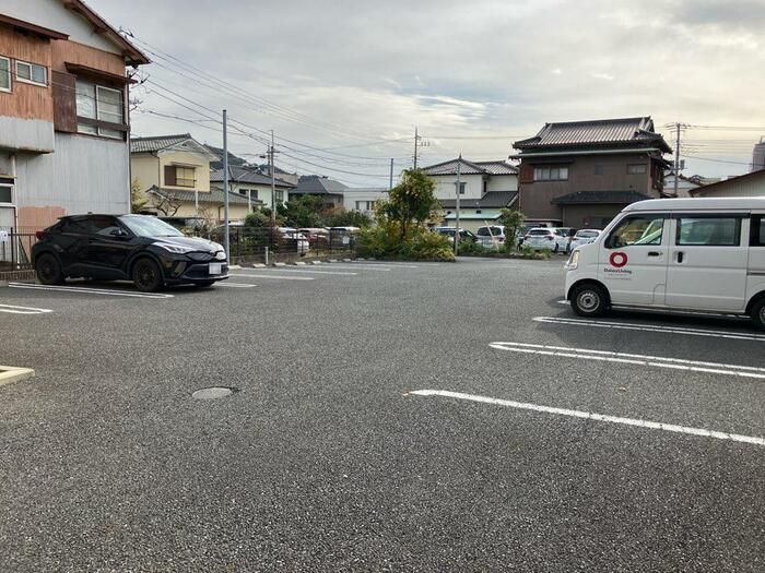 グレイスコートの駐車場