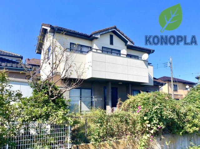 【中古戸建】北群馬郡榛東村大字広馬場の外観|■外観｜室内の隅まで陽射しが差し込みやすい全居室南向き♪リビングやバルコニーからお子様の遊ぶ姿を見守ることができます