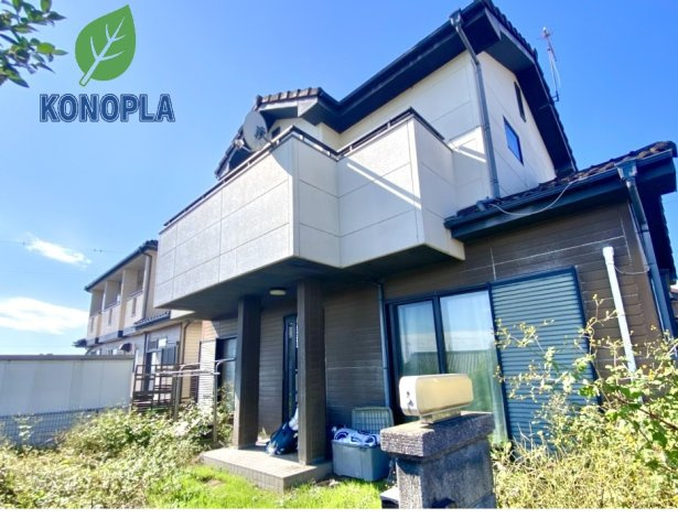 【中古戸建】北群馬郡榛東村大字広馬場の外観|■外観｜南側のお庭なので暗くなりがちな夕方も明るい印象にしてくれます♪道路から離れたお庭なのでお子様が外で遊ぶ際も安心です♪リビングからお庭が見える子育て世帯にも嬉し設計です♪