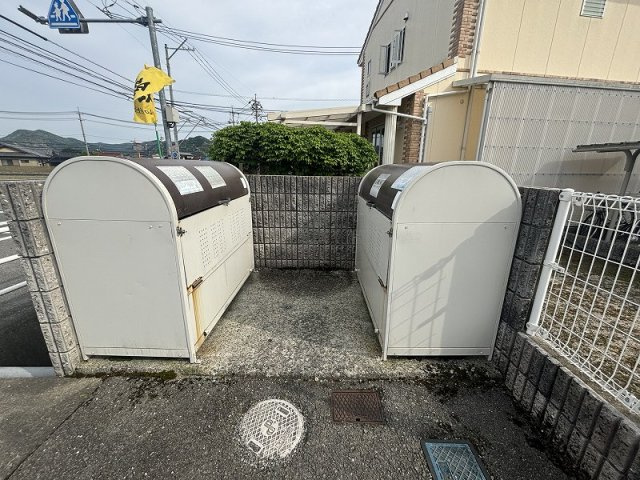レオパレスリバーパークのその他|ゴミ箱