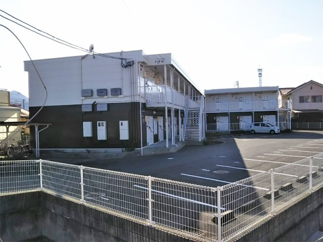 レオパレスリバーパークの外観