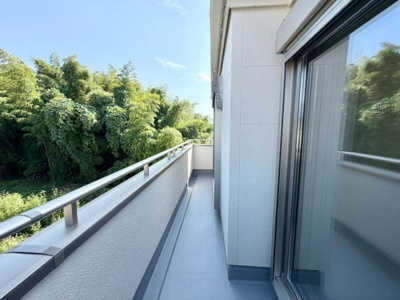 【バルコニー】 | 楢葉　新築一戸建 | 横に長いバルコニーですので、洗濯物も干しやすいですよ！