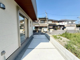 【駐車場】 | 楢葉　新築一戸建 | 駐車場としても、テラスとしても利用可能です。