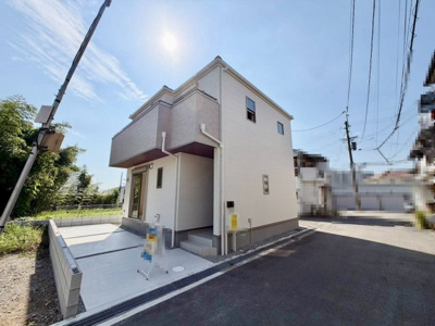 【外観】 | 楢葉　新築一戸建 | 前面道路約４．７ｍ！広々運転の苦手な方も安心ですね！開放感のある住まいに気持ちが明るくなりますね♪