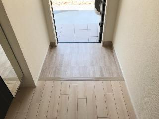 藤沢市藤沢のアパートの玄関