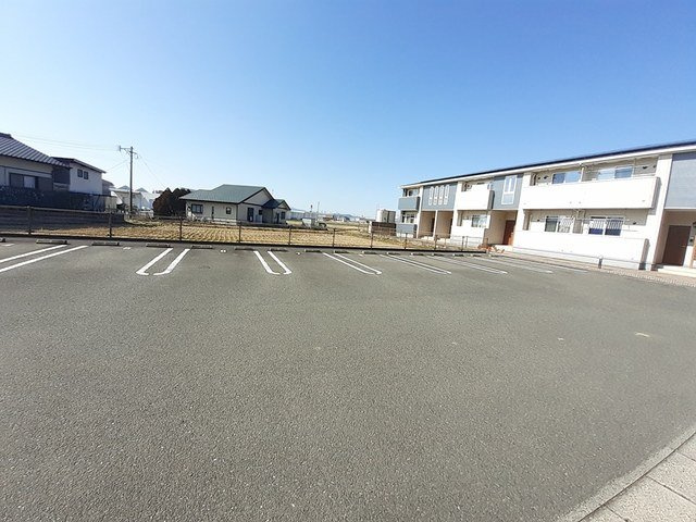 ハピネスメゾンＣの駐車場