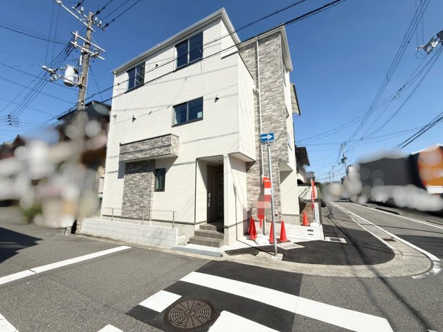 新築戸建　尼崎市尾浜町2丁目　1号棟の前面道路含む現地写真|JR尼崎駅まで徒歩20分、あまがさきキューズモールも徒歩圏内で通勤通学・お買物も便利な立地です♪