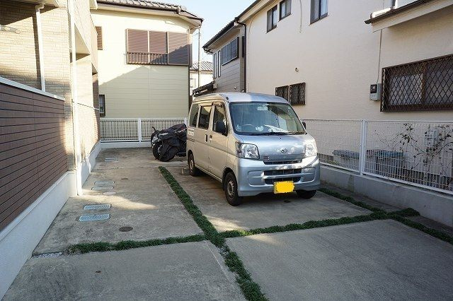所沢市北所沢町のアパートの駐車場