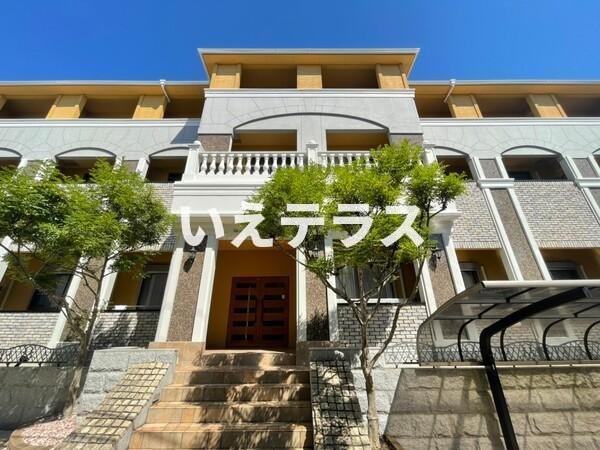 グランドオークKOBE北野の外観