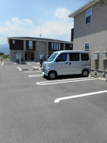 セイバリー・ゼファーＡの駐車場