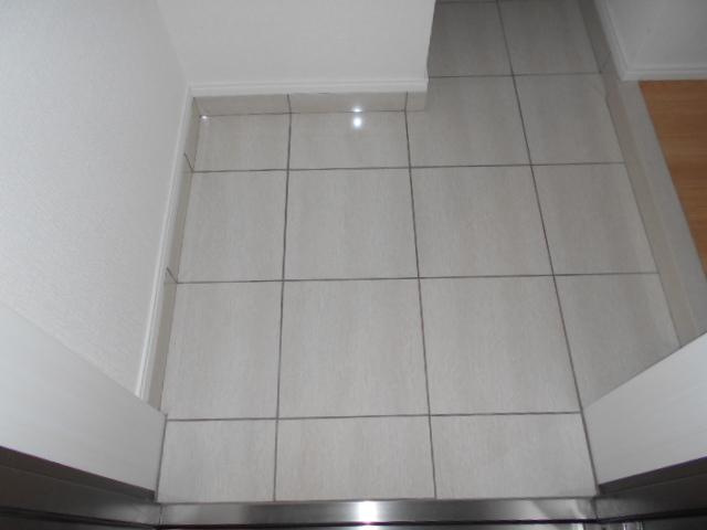 名古屋市瑞穂区彌富通１丁目の賃貸マンションの玄関