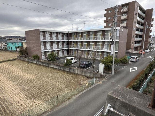 レオパレスグランパルク小柳の外観