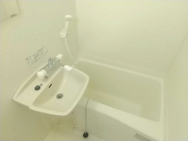 レオパレスグランパルク小柳の浴室