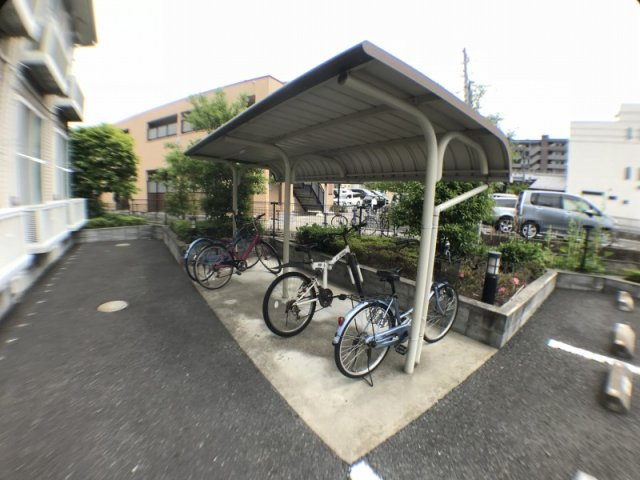 レオパレスヴェルジェのその他|屋根付き駐輪場