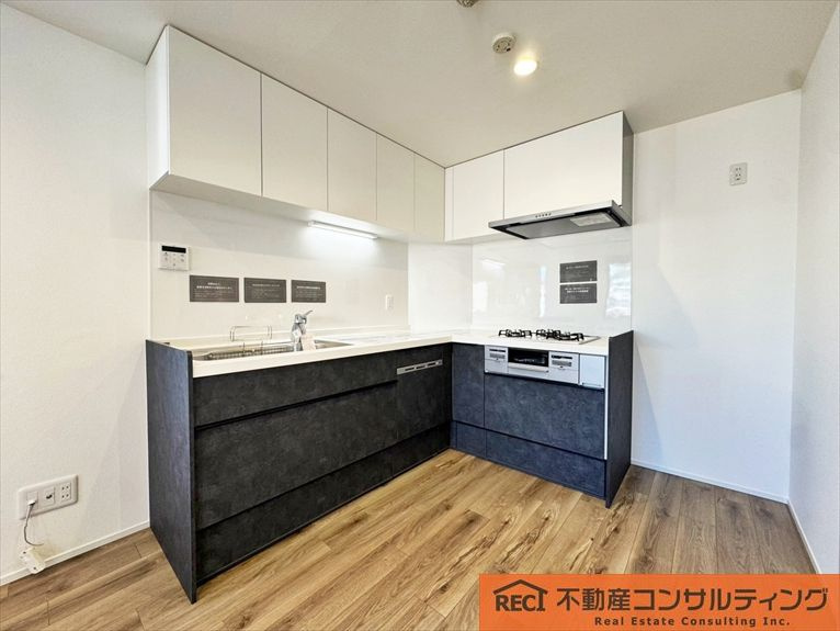 ファミーユ御影いずみのキッチン|南東角住戸で開放感のあるお部屋！