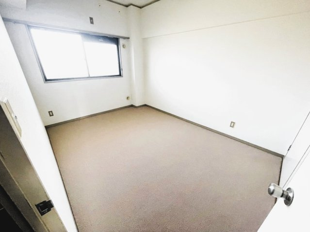 サンポートハイツの洋室