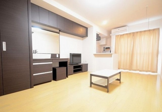 羽村市栄町２丁目のアパートの居間・リビング