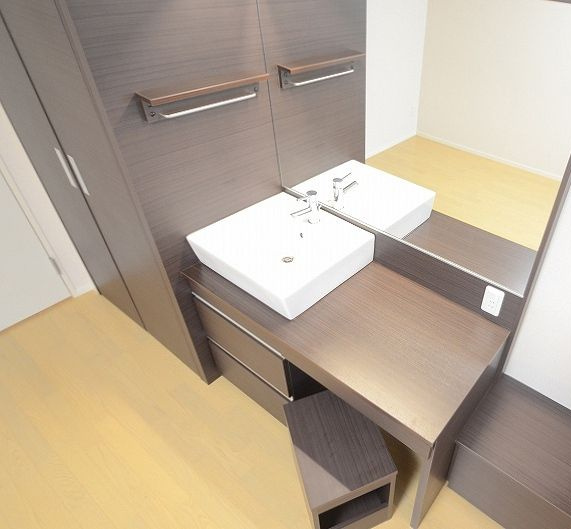 羽村市栄町２丁目のアパートの洗面所