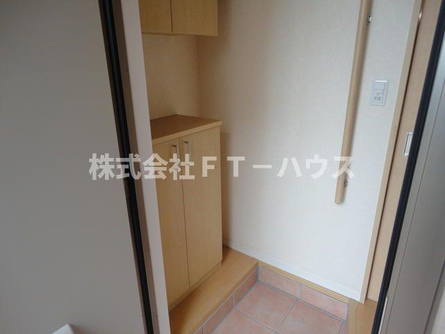 アメニティ本中山の玄関
