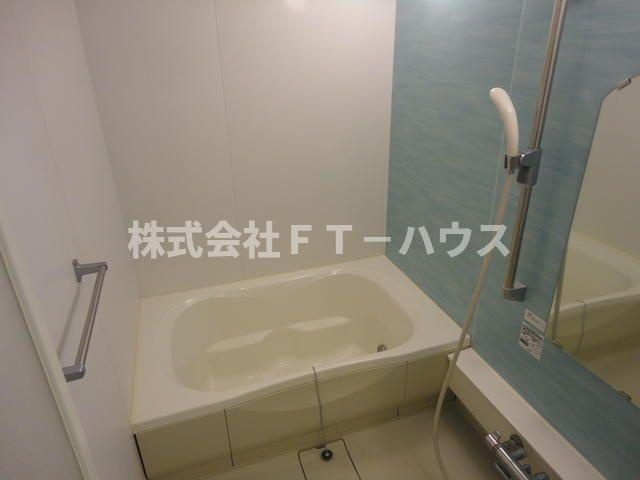 アメニティ本中山の浴室