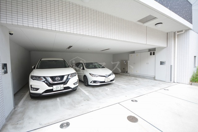 ＬＣ難波西Ⅱの駐車場