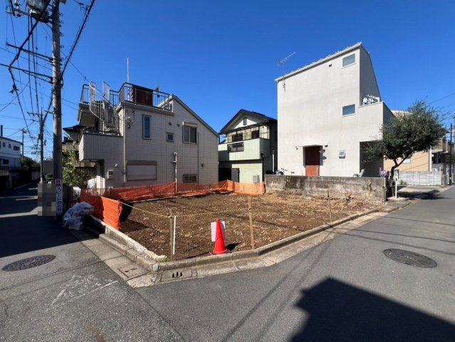 【外観】 | 練馬区旭町２丁目　売地 | 【更地】すっきりとした開放感が魅力の、陽当り良好な南東角地