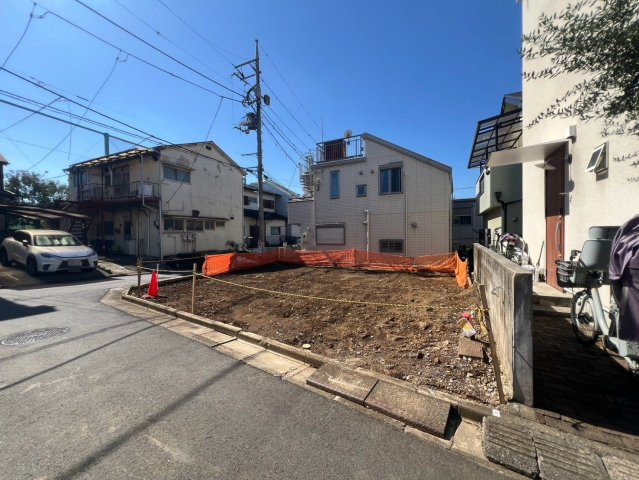 【外観】 | 練馬区旭町２丁目　売地 | 【更地】大きく広がる青空が印象的。上空を遮るものがなく開放的