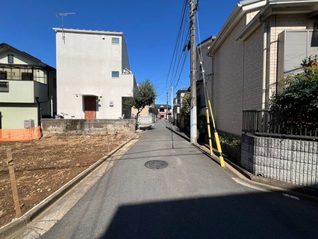 【前面道路含む現地写真】 | 練馬区旭町２丁目　売地 | 圧迫感のない穏やかな住宅街。心地よい風が通り抜けます