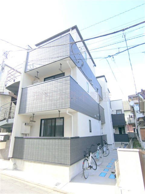 MELDIAメルディア蒲田の外観|2022年3月築　木造地上3階建て総戸数11戸
東京都大田区仲六郷1丁目　JR京浜東北線蒲田駅徒歩15分、京浜急行本線雑色駅徒歩5分