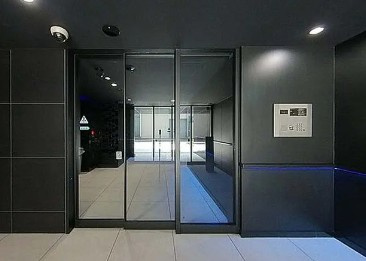 レアライズ巣鴨のエントランス
